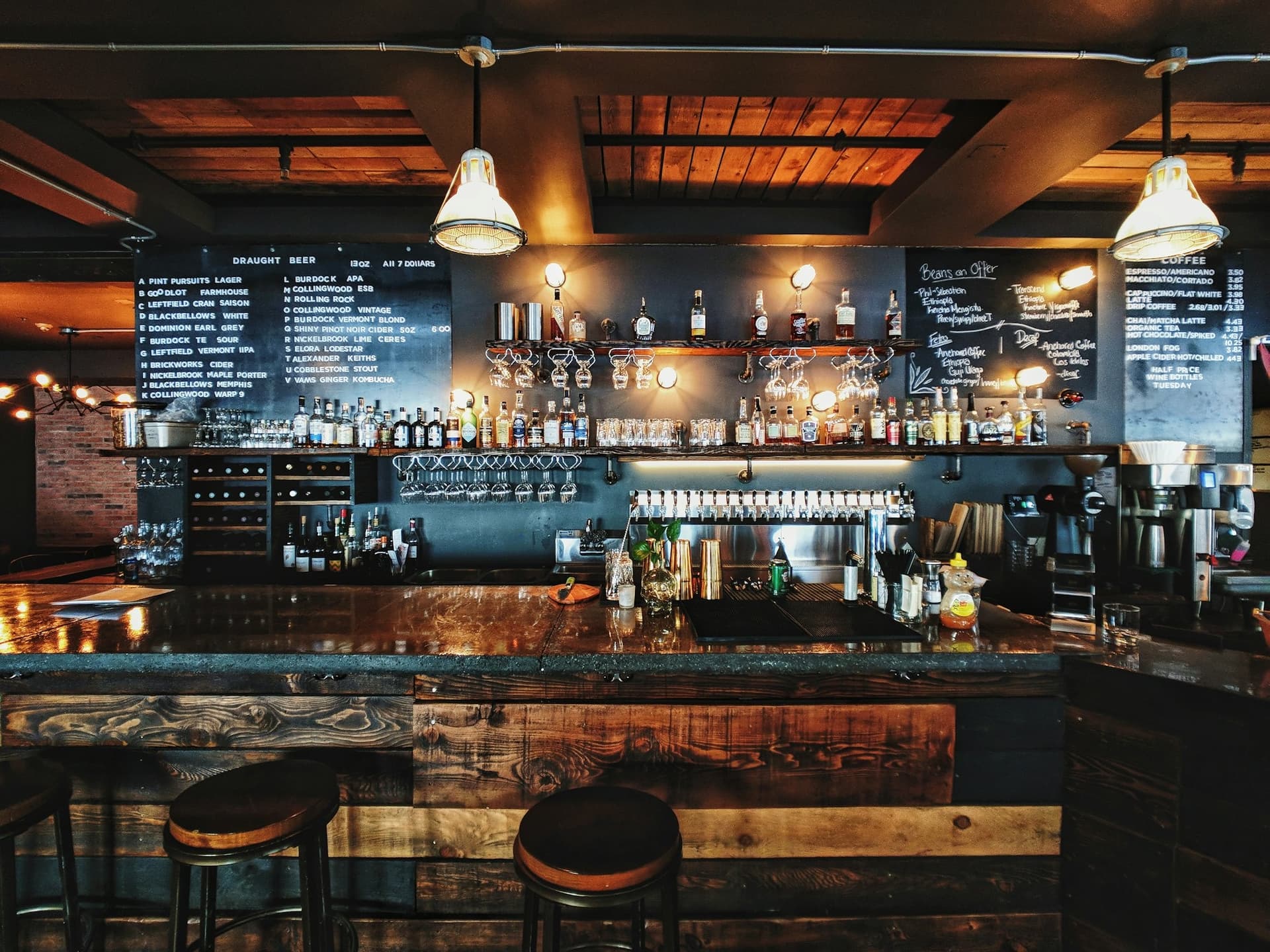 Bar eines Restaurants am Abend